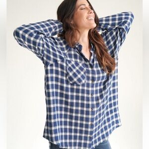 CJLA Devon button down shirt - medium - navy - like new!